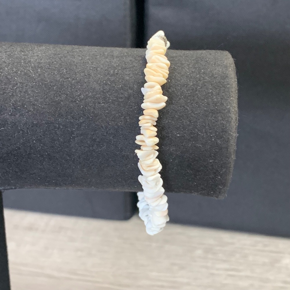 Natural White Puka Shell Chip Bracelet Coastal Boho Barrel Clasp 7.25 Inch